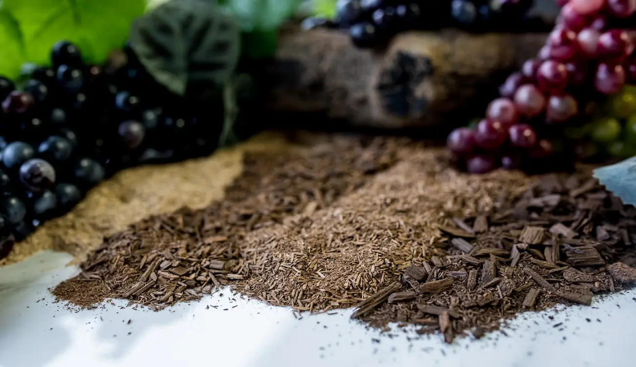 What Is the Difference Between Small Grade and Large Grade Oak Chips? 